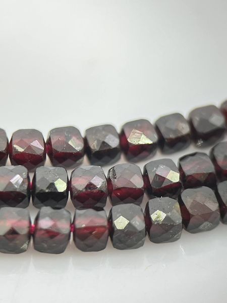 Гранат на нитці без замка 5х5 мм 40 см 11648 фото
